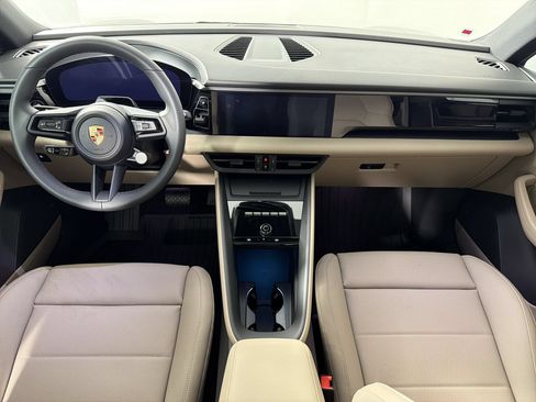 Used 2026 Porsche Macan Electric RWD image 17