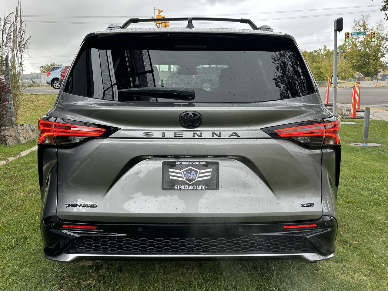 Used 2026 Toyota Sienna XSE AWD/4WD image 8