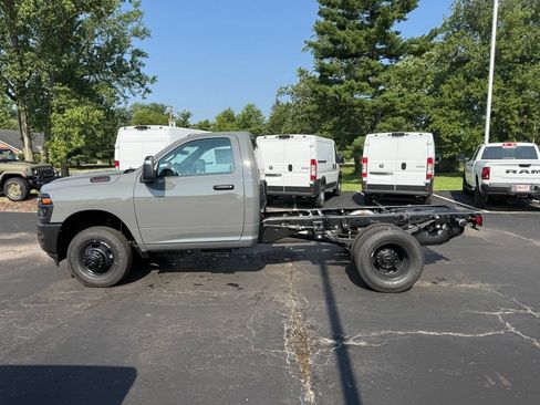 New 2026 RAM 3500 Tradesman AWD/4WD image 7