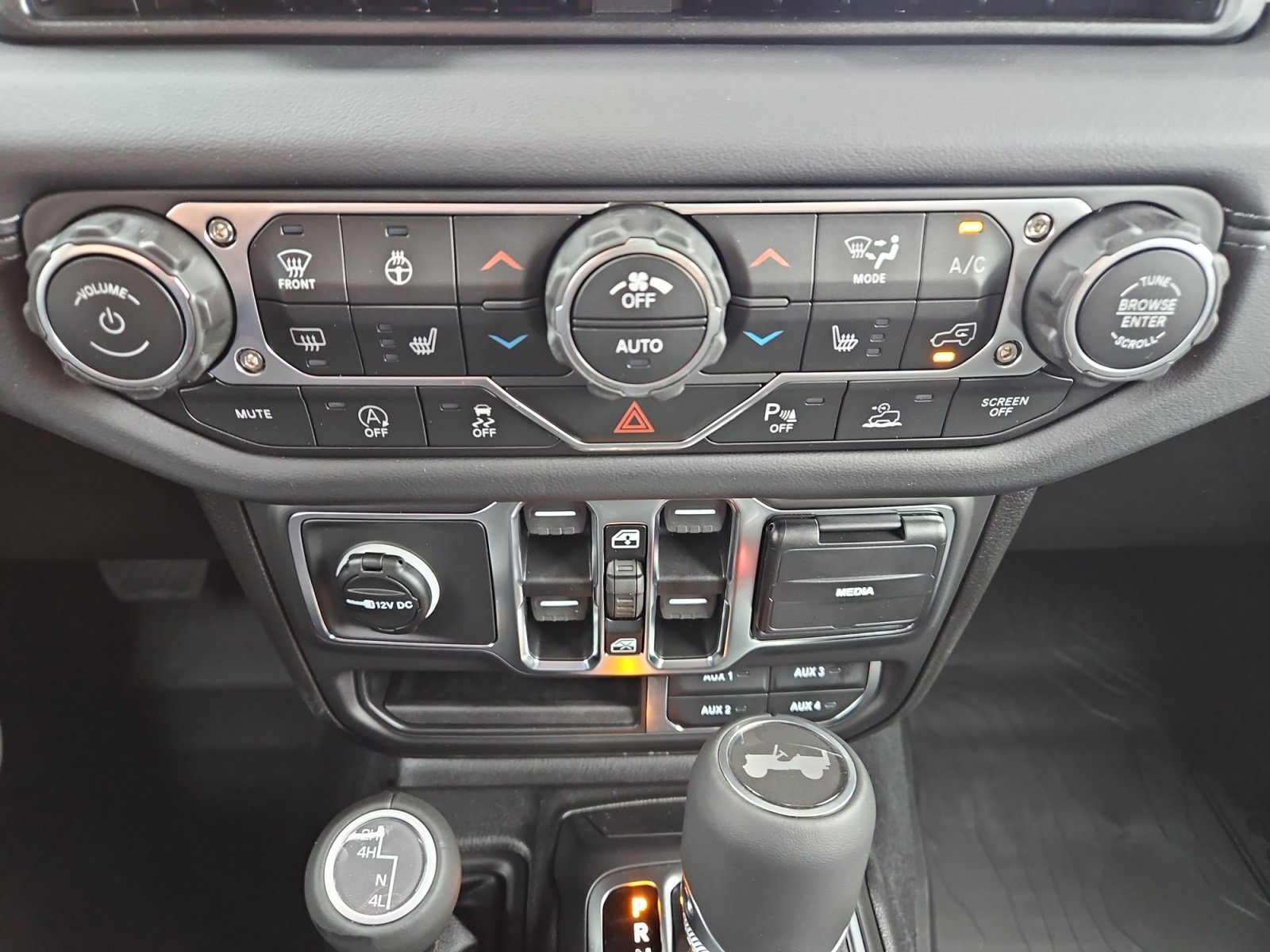 New 2027 Jeep Wrangler Unlimited Sahara AWD/4WD image 28