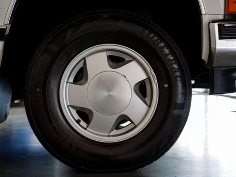 Used 1998 Chevrolet Silverado 1500 4x4 Regular Cab w/ Preferred Equipment Group 2 image 32