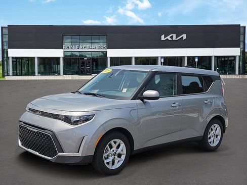 Certified 2025 Kia Soul LX w/ LX Technology Package FWD image 2