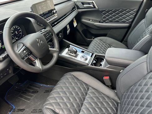 New 2025 Mitsubishi Outlander SEL image 9