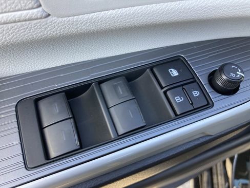 Certified 2025 Toyota Sienna XLE image 15