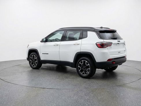 Used 2025 Jeep Compass Trailhawk image 6