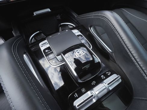 Used 2023 Mercedes-Benz Maybach GLS 600 4MATIC image 35