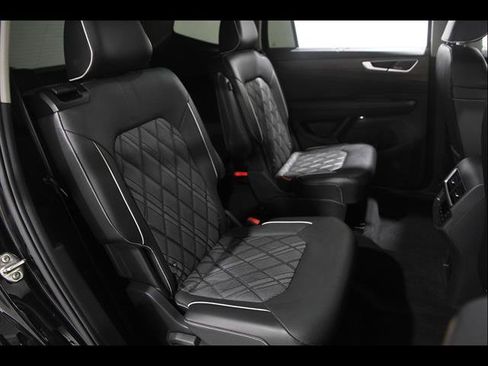 Certified 2024 Volkswagen Atlas SEL Premium R-Line AWD/4WD image 18