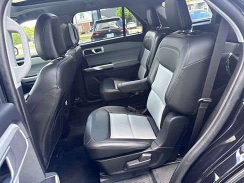 Used 2023 Ford Explorer XLT w/ Equipment Group 202A AWD/4WD image 11