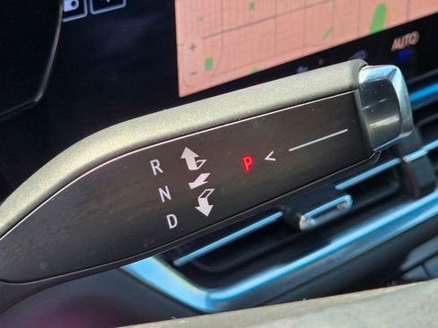 Used 2025 Chevrolet Equinox EV LT w/ Convenience Package image 32