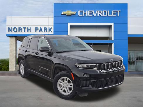 Used 2023 Jeep Grand Cherokee Laredo w/ Luxury Tech Group I image 1