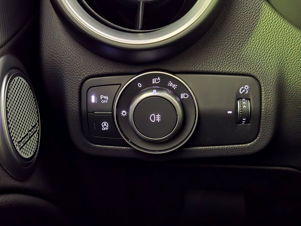 New 2025 Alfa Romeo Stelvio Sprint AWD/4WD image 21