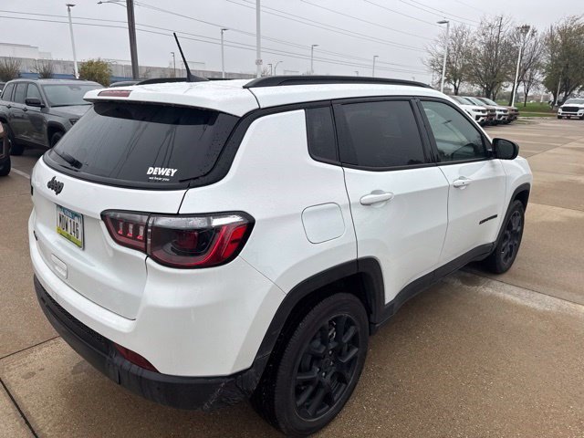 Used 2025 Jeep Compass Latitude w/ Convenience Group AWD/4WD image 3