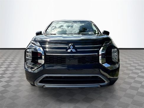New 2025 Mitsubishi Outlander SE image 2