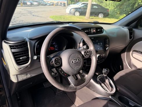 Used 2019 Kia Soul w/ Convenience Package FWD image 10
