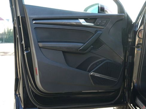 Used 2018 Audi SQ5 Premium Plus image 11