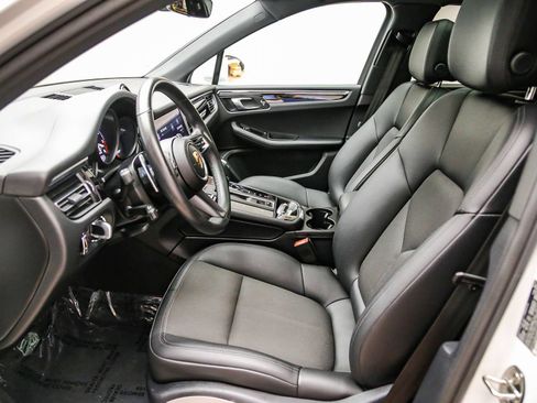 Certified 2024 Porsche Macan AWD/4WD image 22