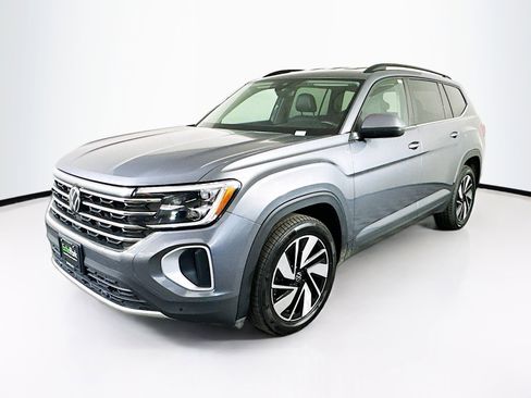 Used 2024 Volkswagen Atlas SE AWD/4WD image 3