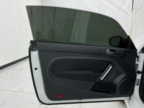 Used 2019 Volkswagen Beetle 2.0T S FWD image 18
