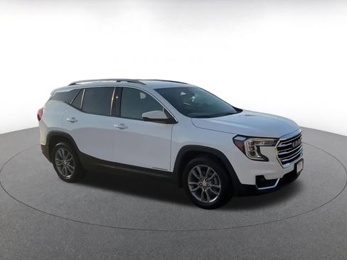 Used 2023 GMC Terrain SLT image 2