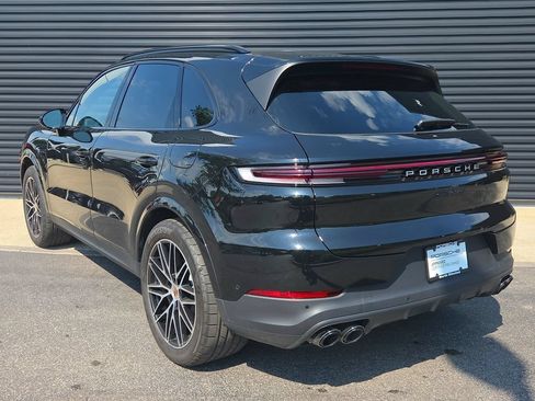 Certified 2025 Porsche Cayenne E-Hybrid AWD/4WD image 3