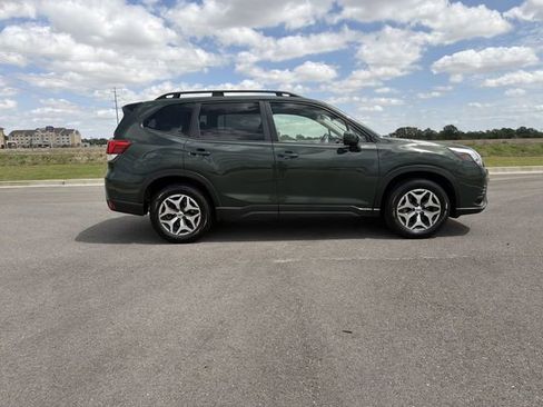 Used 2024 Subaru Forester Premium image 6