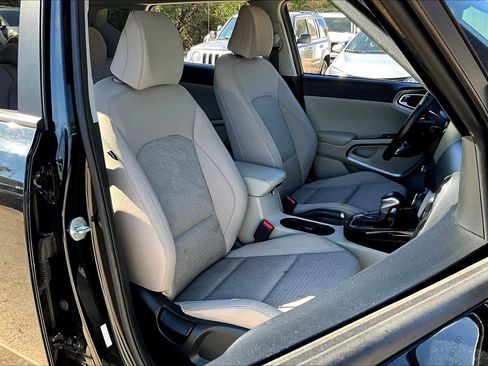 Certified 2023 Kia Soul EX image 8