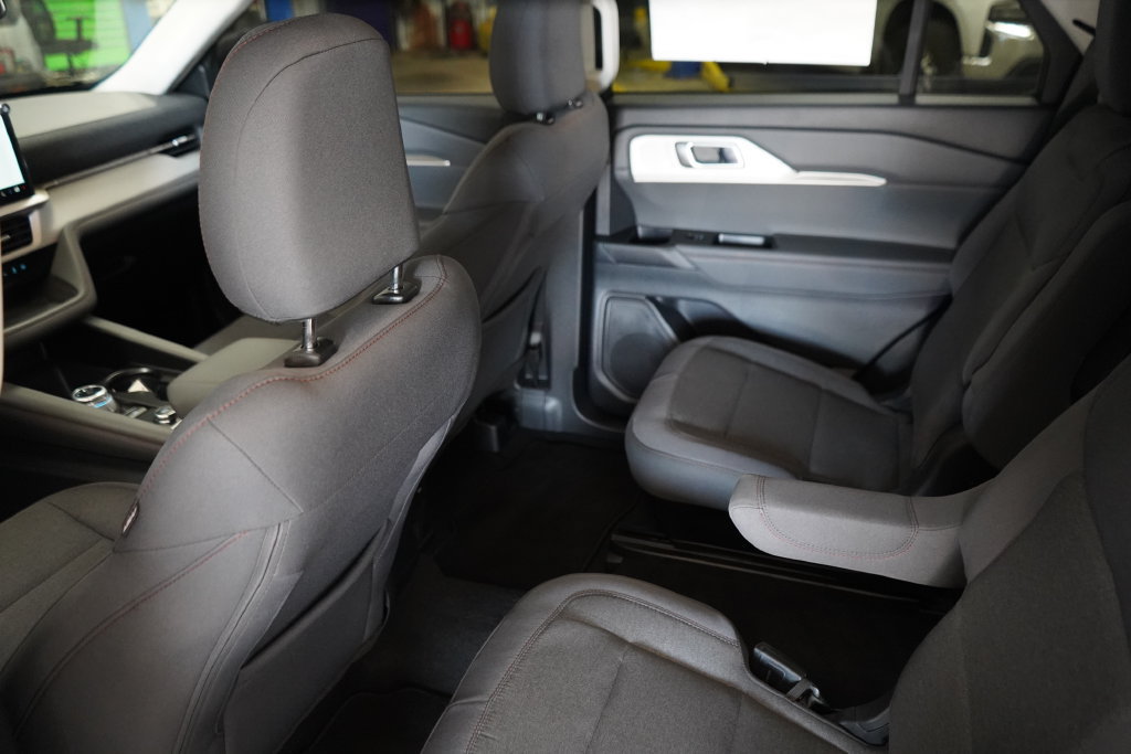 New 2026 Ford Explorer Active RWD image 30
