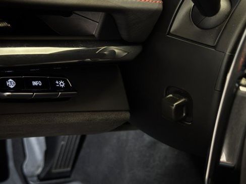 Used 2024 Chevrolet Corvette Stingray Premium Cpe w/ Z51 Performance Package RWD image 13