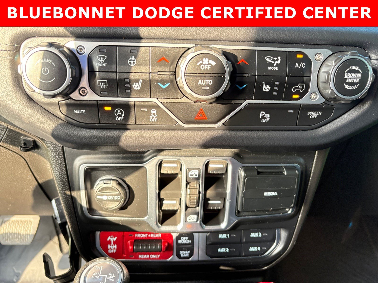 Used 2025 Jeep Wrangler Unlimited Rubicon AWD/4WD image 19