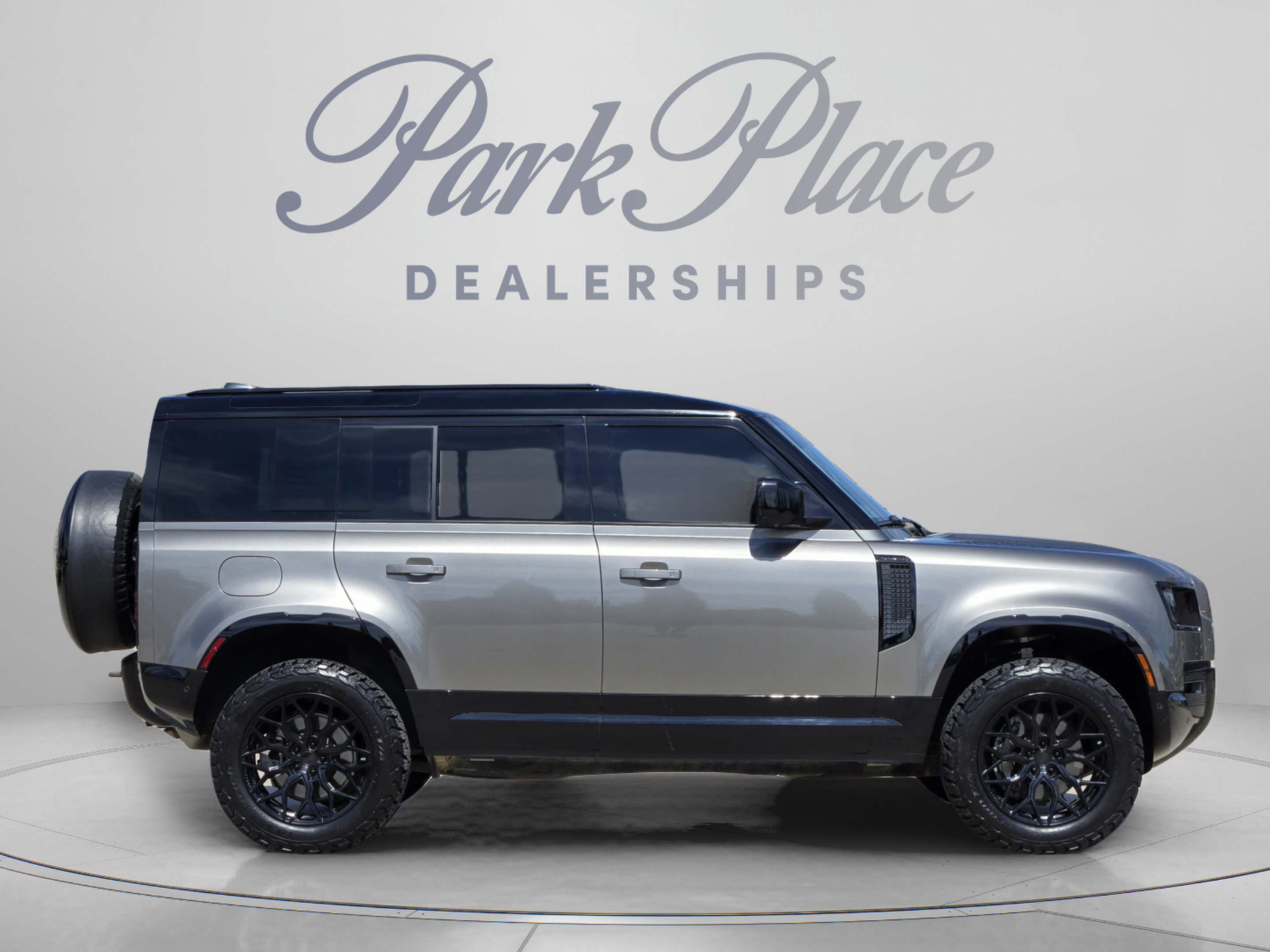 Used 2023 Land Rover Defender 110 X-Dynamic SE AWD/4WD image 6