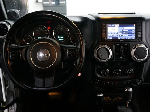 Used 2014 Jeep Wrangler Unlimited Rubicon w/ Connectivity Group image 11