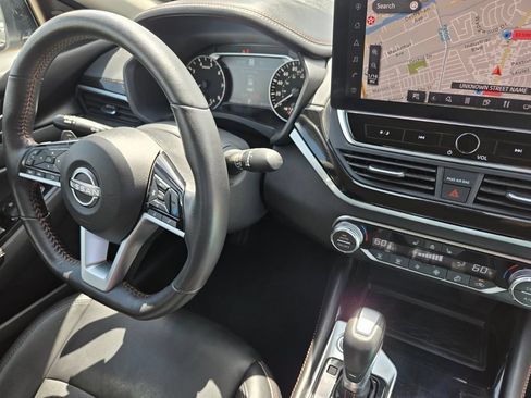 Used 2024 Nissan Altima 2.0 SR FWD image 33
