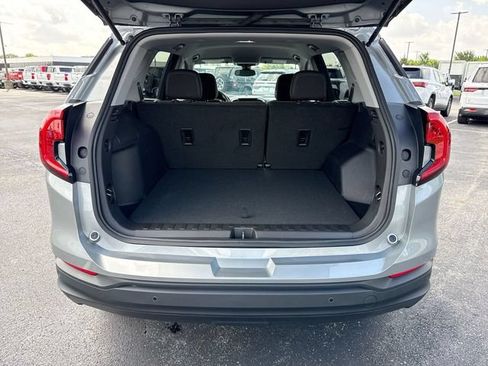Used 2024 GMC Terrain SLE w/ Driver Convenience Package FWD image 24