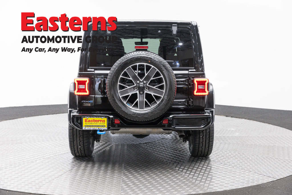 Used 2023 Jeep Wrangler Unlimited Sahara AWD/4WD image 7