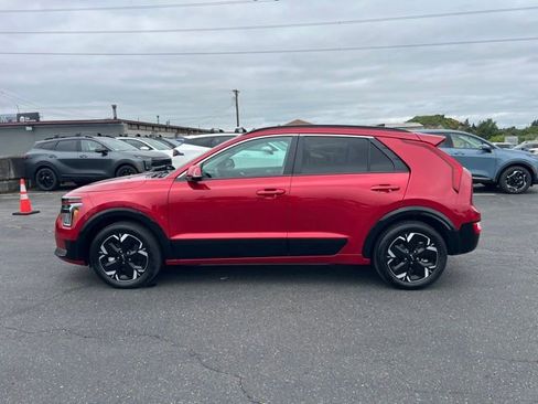 Certified 2025 Kia Niro Wind w/ Wind Preserve Package FWD image 6