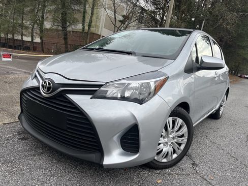 Used 2015 Toyota Yaris L image 1