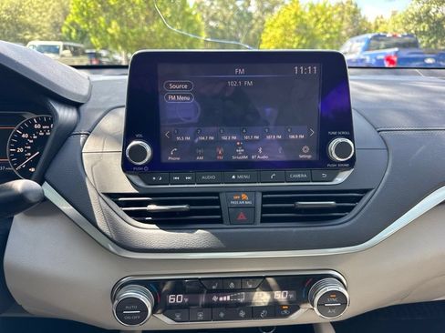 Used 2019 Nissan Altima 2.5 SV FWD image 12