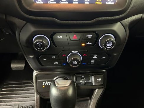 Used 2022 Jeep Renegade Trailhawk image 24