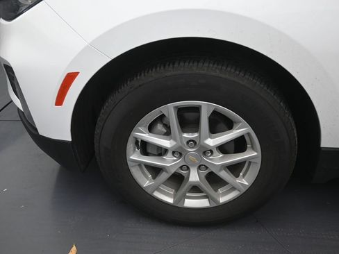 Used 2023 Chevrolet Equinox LT FWD image 11