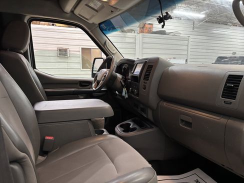 Used 2021 Nissan NV 2500 SV image 23