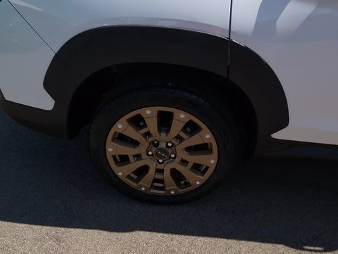 Used 2023 Honda Passport EX-L image 4