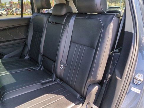 Used 2022 Volkswagen Tiguan SE w/ Panoramic Sunroof Package FWD image 26