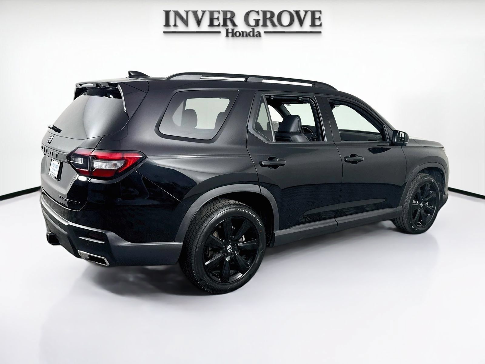 Used 2025 Honda Pilot Black Edition image 5