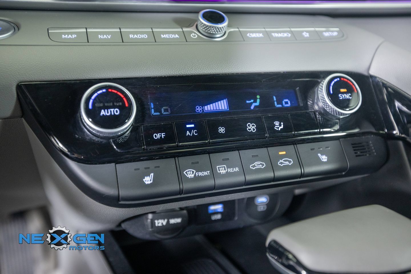 Used 2024 Hyundai Elantra SEL w/ Convenience Package FWD image 22