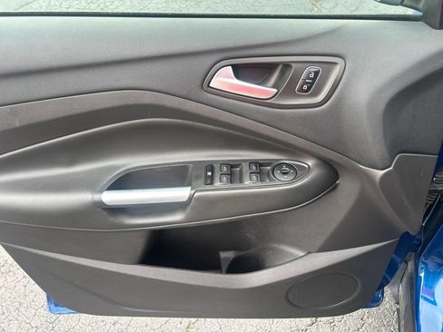 Used 2018 Ford Escape SE w/ Ford Safe & Smart Package FWD image 15