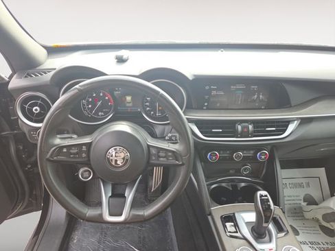 Used 2022 Alfa Romeo Stelvio Ti image 10