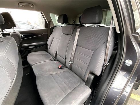 Used 2017 Kia Sorento AWD image 29
