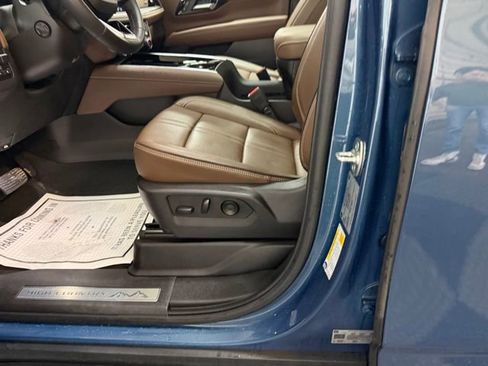 Certified 2025 Chevrolet Suburban High Country image 21