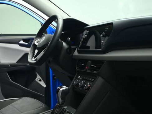 Used 2022 Volkswagen Taos SE image 63