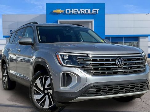 Used 2024 Volkswagen Atlas SE AWD/4WD image 2